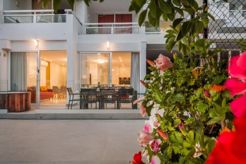 Ponderosa next to the pool apartments with big terraces close to the beach and Siam Park