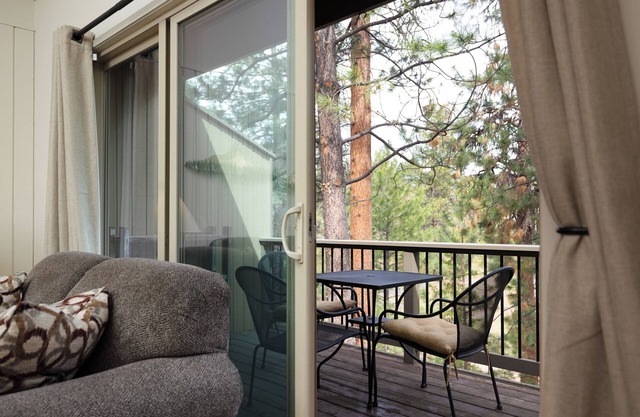 Ponderosa – Resort Condo for 6 w/Tons of Amenities! Close to Skiing & City