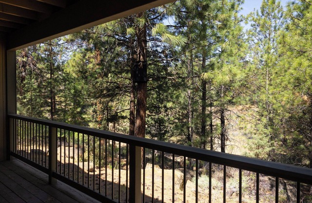 Ponderosa Vista – Mount Bachelor Resort Condo for 4! Tons of Perks