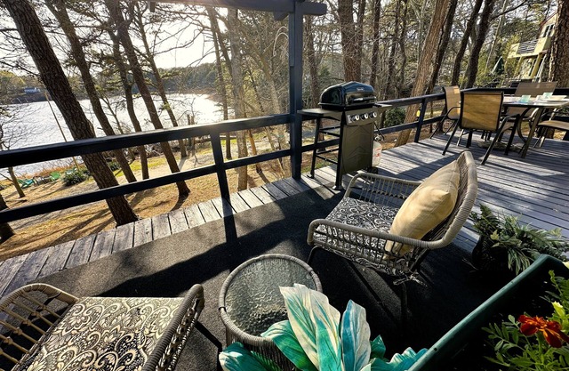 Pondside/Kayak/Firepit/Dog Friendly~Willow Haven