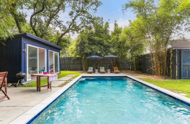 POOL! 2bd shotgun w/incredible outdoor space!