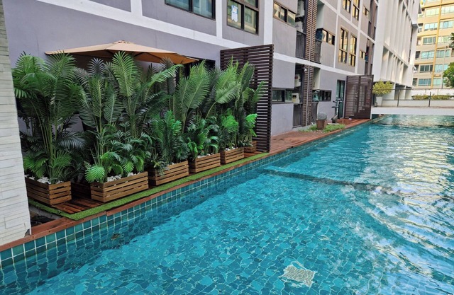 Pool Access & Private Terrace 1 Bedroom near MRT Huai Kwang