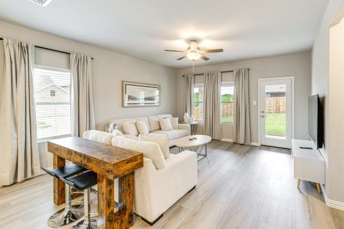 Pool Access Modern Retreat in Lowry Crossing!