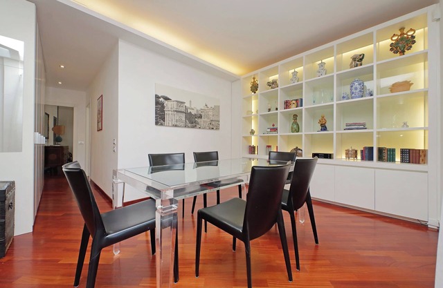POOL and BALCONY- LUXURY APARTMENT - JACUZZI -WiFi-AirCondition