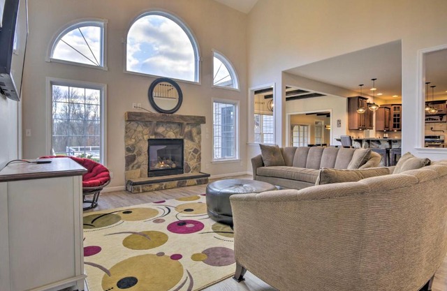 Pool and Furnished Patio Group Getaway in Hershey