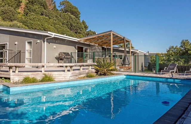 Pool and Spa Escape - Pauanui Holiday Home