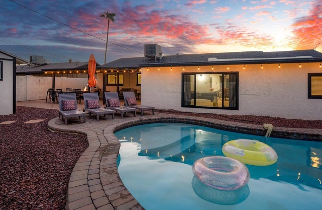 Pool~Backyard Cabana Bar~Game Room | Sleeps 14