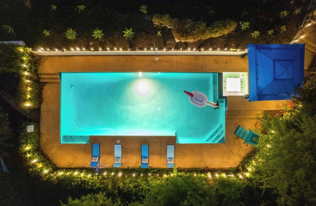 Pool, Big Yard, View, 4BR - 2.5Bth, King Bed, 10 Parking