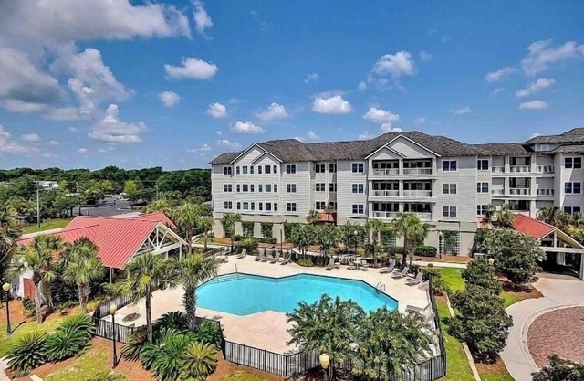Pool, Elevator, Balcony, Free Parking, Near Folly Beach