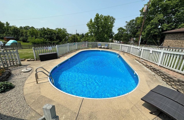 *POOL* Fenced Yard, Pets, ARK Encounter, Airport