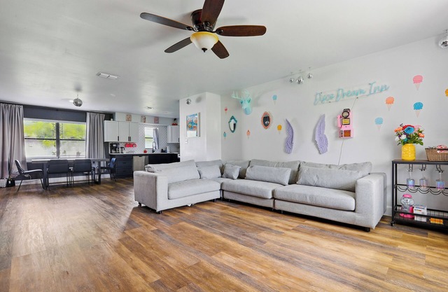 Pool+Fire Pit+Grill+Walk to Lake+Close to Disney+Pet Friendly