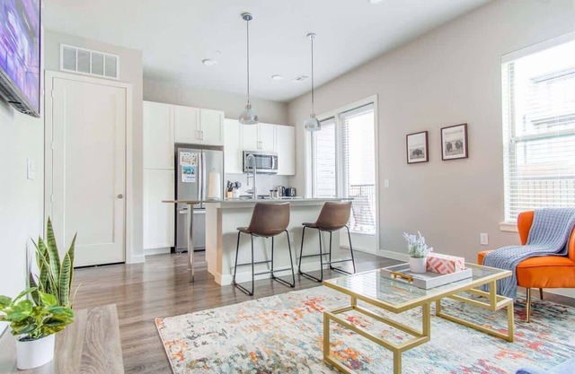Pool + Gym + Parking 1BR King Suite A