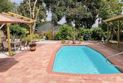 Pool home in Seminole 5miles to beach
