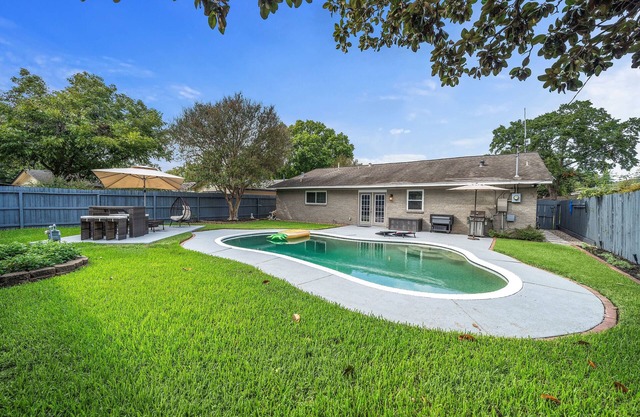 Pool Home Nr Heights, DT | Games WiFi | BBQ Yard