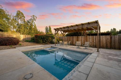 Pool Hot Tub Firepit Game Room Minutes from Sebastopol Russian River Baker Lane Retreat