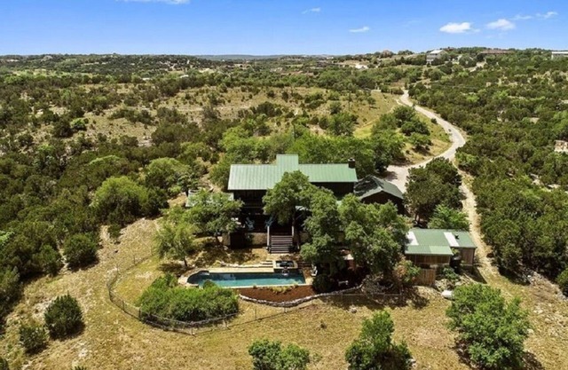 Pool, Hot Tub, Large Fire Pit, Hill Country Views, 11 acres of Hiking Trails
