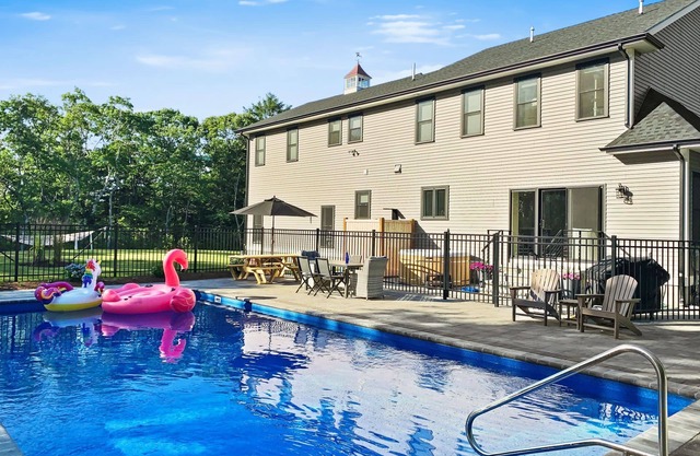 Pool Hot Tub Near Beach Fire Pit 2 King Primary Bedrooms Shark Lookout