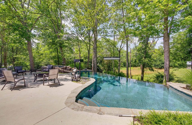 Pool, Hot Tub & Outdoor Theater: Franklin Retreat