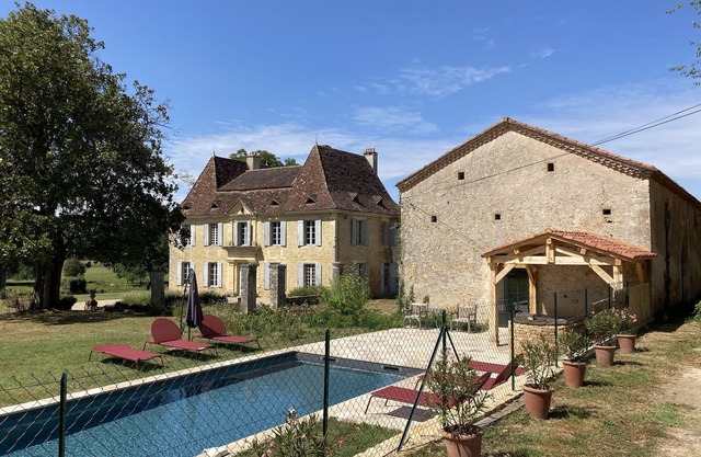 Pool House in a majestic and peaceful setting