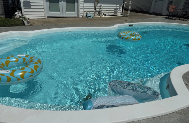 Pool House!nGreat large house for family vacation