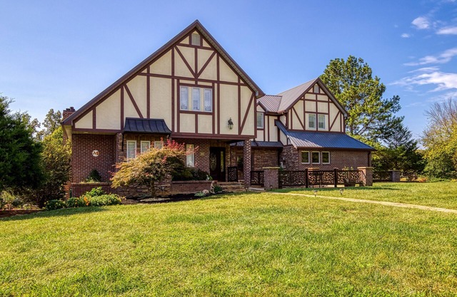 Pool is Open in April! Tudor Rose Lodge - WOW!