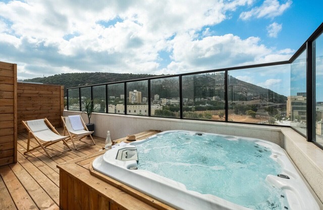 Pool & Jacuzzi Seaview Penthouse