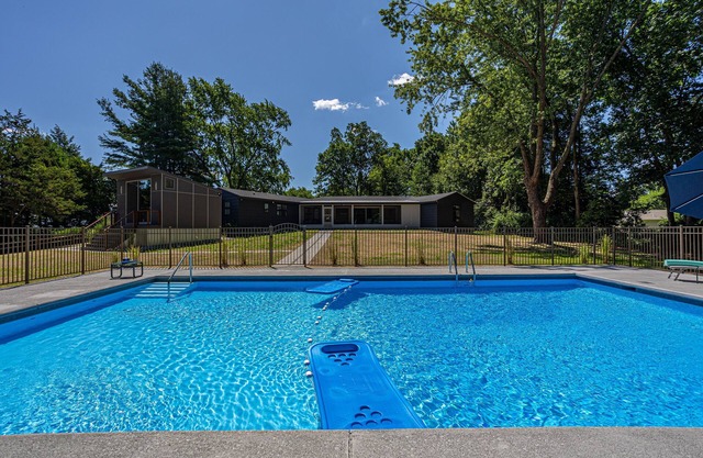 POOL @LABOR DAY SPECTACULAR MidCenturyMod Renovated 1 LEVEL paradise +EV charger