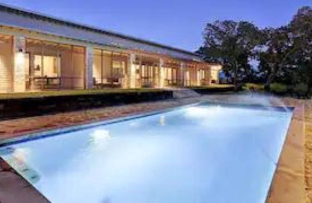 Pool + Lux Barndo + Secluded- Sleeps 10!