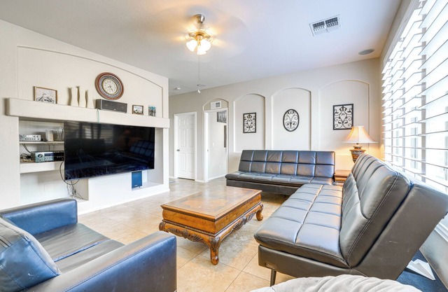 Pool & Patio: San Tan Valley Getaway!