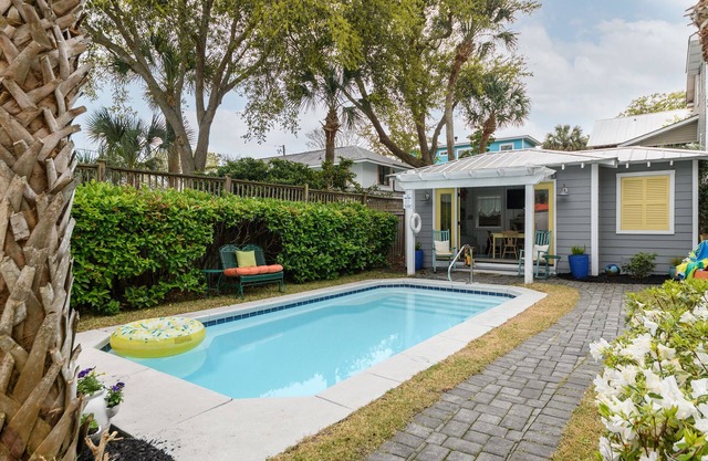 POOL! Pet-Friendly! Ground Level