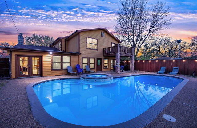 Pool/Spa, 2 Game Rooms, 6 Bedrooms, 6 Bathrooms