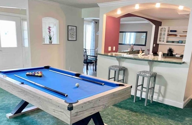 *POOL TABLE* Huge, Quiet Home, Great Location!