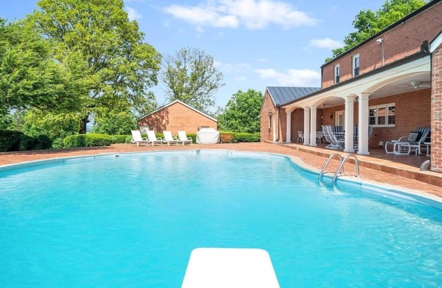 Pool, Tennis Court & Billiards! - Oak Hill House