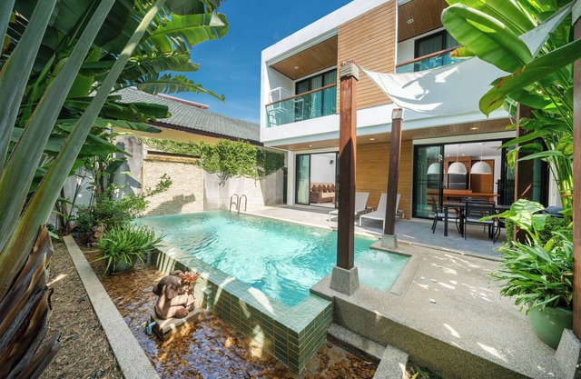 Pool villa in rawai