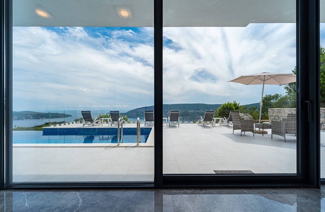 Pool Villa Luxoria Trebesin