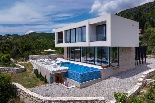 Pool Villa Luxoria Trebesin