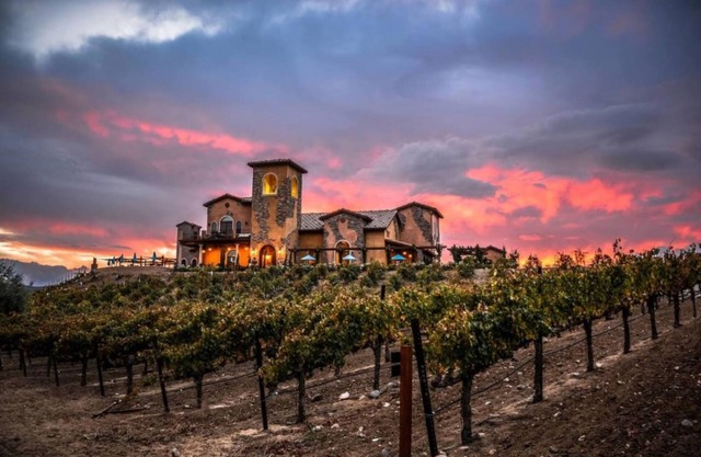Pools, tennis courts, BBQ, wine country