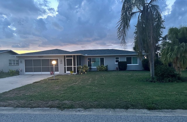 Poolside Bungalow-2 bedroom, 2 bathroom. Close to beach, golf courses.