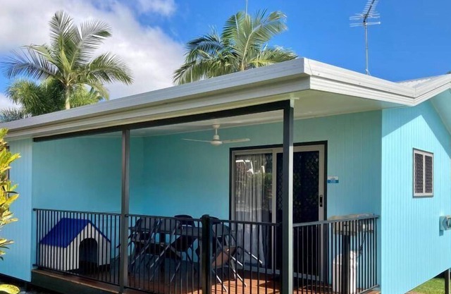 Poolside Deluxe Villa 2 BR - Fully self-contained, 1 Queen, 1 Sofa, 2 Single Beds