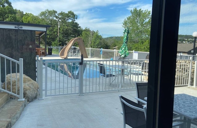 Poolside King Villa 3-Min to SDC, Hot Tub, Waterfalls, Rain Shower Master Bath!