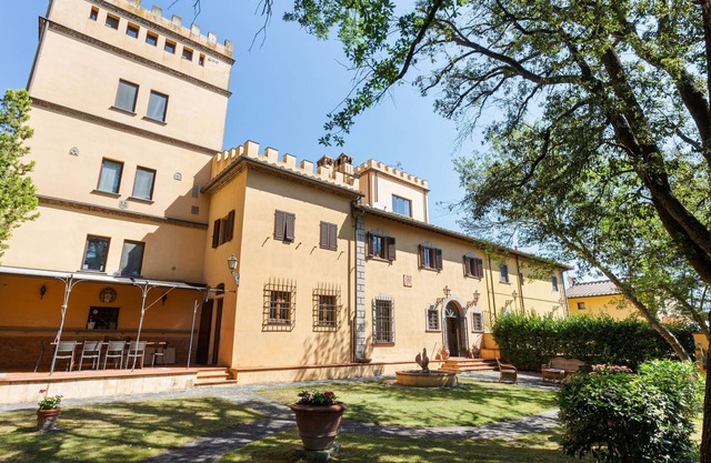 Poolside Leisure in Empoli Hideaway