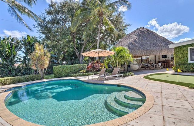Poolside Paradise w/Tropical Hut in Palm Beach