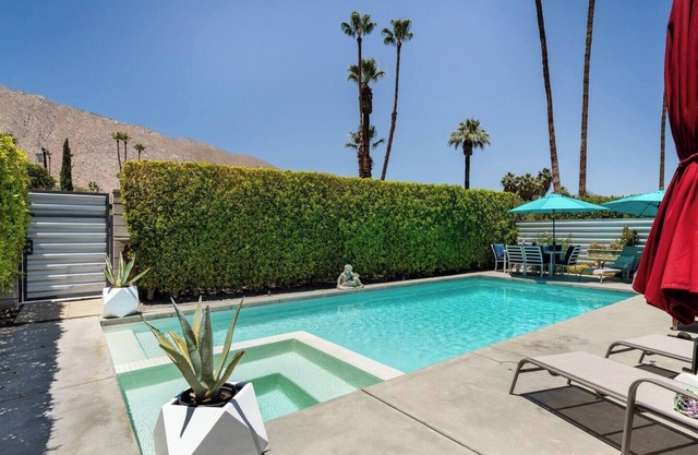 Poolside Perch - New Listing - Downtown Adjacent