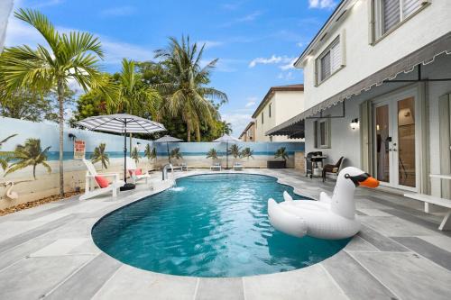 PoolSide Vacation Home with Theater Gameroom