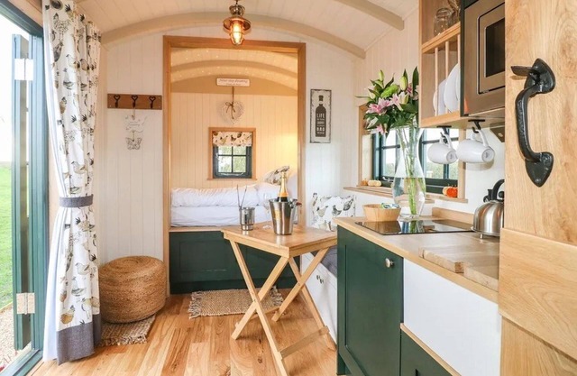 Poppie's Shepherd's Hut - Wellness & Hot Tub