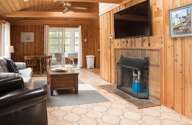 Popponesset Beach-3 Bedroom, 1 Bath, Sleeps 6, outdoor shower