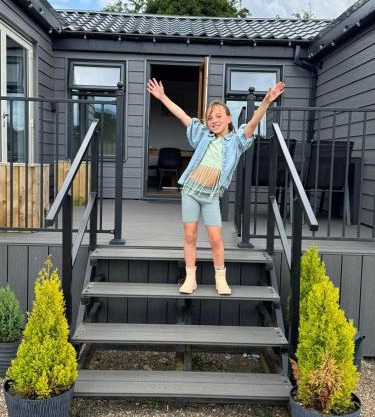 Poppy Large Luxury Lodge Sleeps 8 at Fairview farm Ravenshead Nottingham Near Sherwood Forest, Dog Friendly, Farm Stay Great for Groups,Family and Friends Gathering,