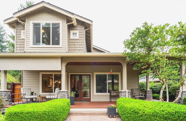 Poppyrosa Estate with mountain views minutes from Seattle, Bellevue, Sea-Tac