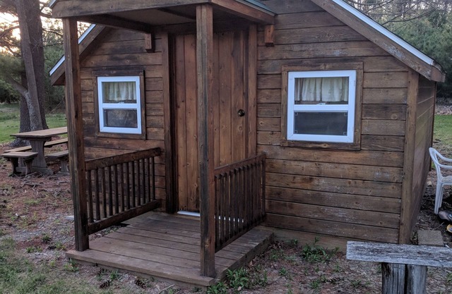 Poppy’s Cabin on Pond in Finger Lakes Region
