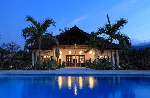 Popular luxury family-friendly beachfront villa with private pool, staff